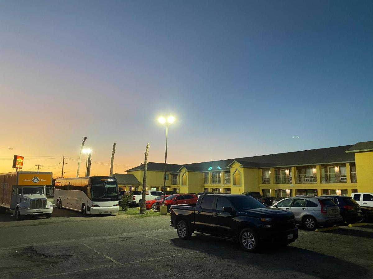 Country Hill Inn & Suite Eagle Pass Exterior foto