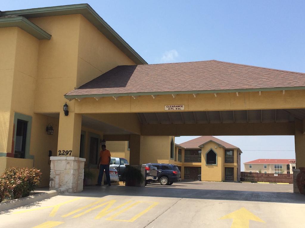 Country Hill Inn & Suite Eagle Pass Exterior foto